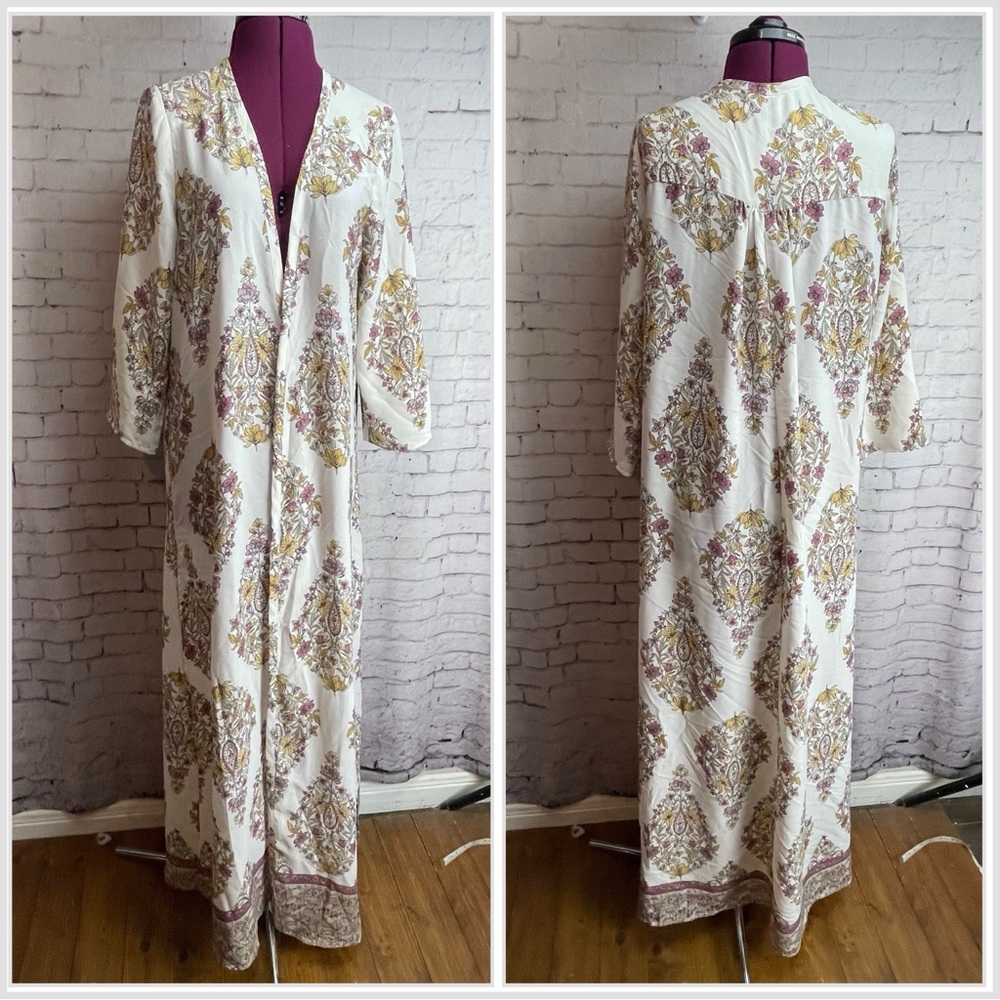 Show me your Mumu size medium Karmyn Cape in flower shower print